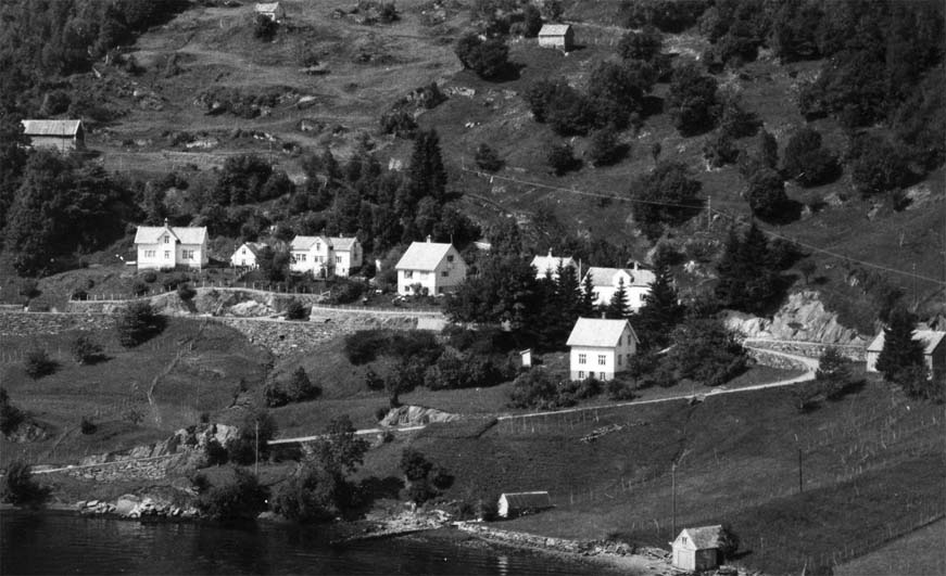 Tunet i Utigarden, 1962. Foto: Widerøe’s Flyveselskap A/S. 