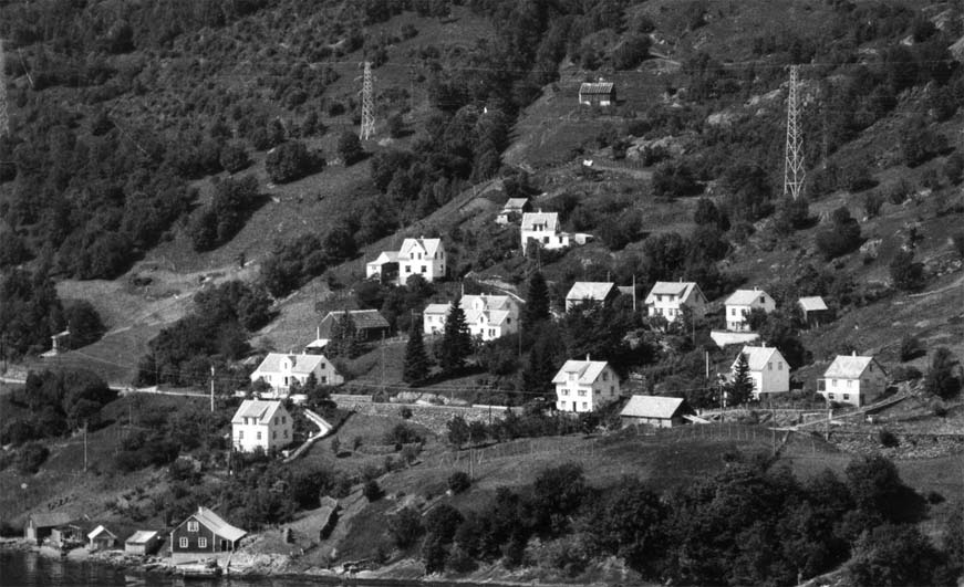 Tunet i Innegarden, 1962. Foto: Widerøe’s Flyveselskap A/S. 